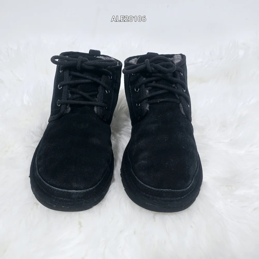 Ugg Men's Neumel Size 9Black Grey Lined Lace-Up Chukka Winter Boot